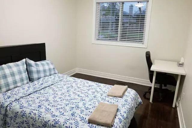 Private Rooms 5 Min Finch West Subway - York University Торонто Экстерьер фото