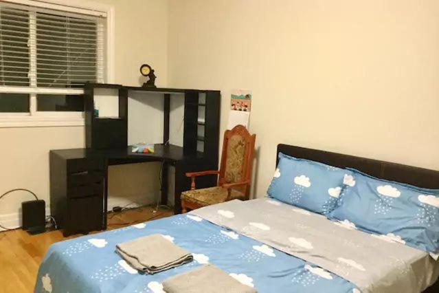 Private Rooms 5 Min Finch West Subway - York University Торонто Экстерьер фото